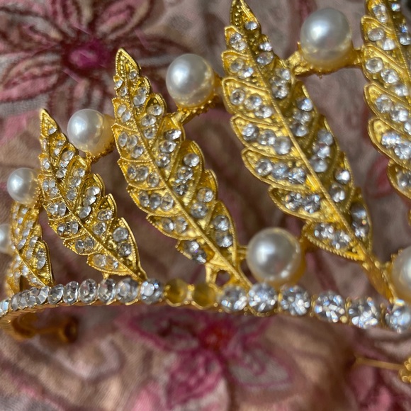 Zinc Alloy Gold Colored Crown - Picture 4 of 5